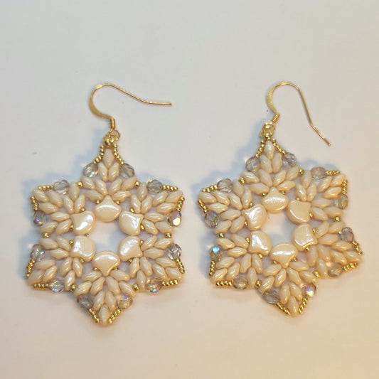 Orecchini - FIOR di NEVE - panna in vendita su Petali e Passioni Bijoux