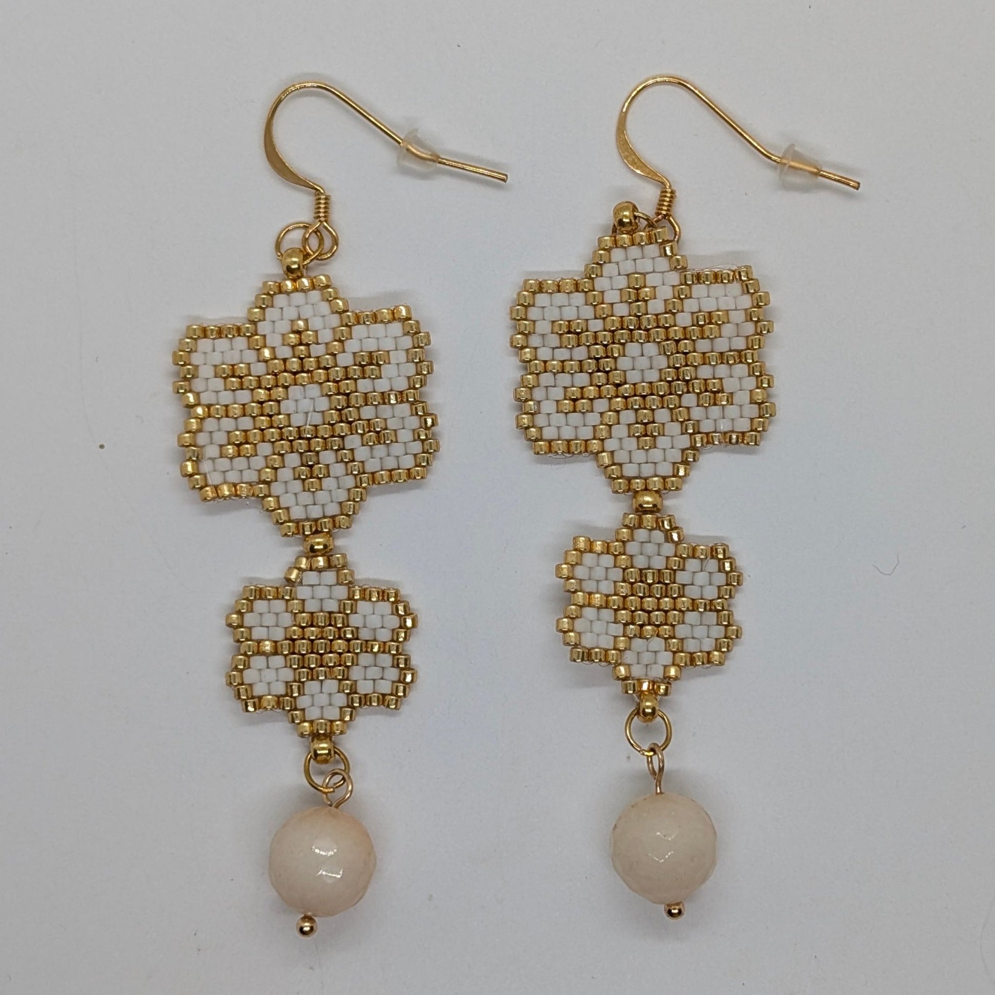 Orecchini HANAMI - Bianco latte in vendita su Petali e Passioni Bijoux
