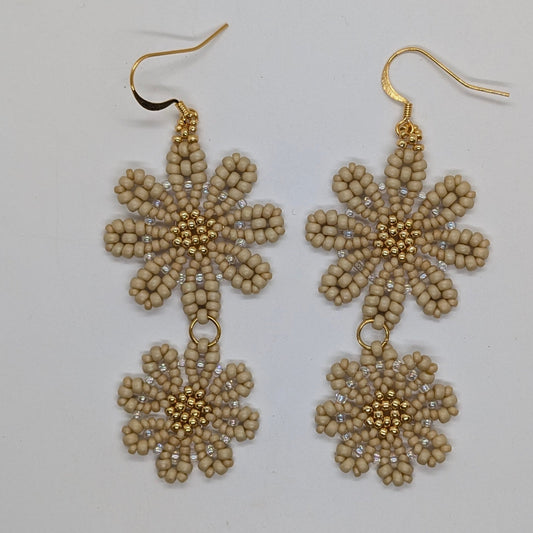 Orecchini Margherita Doppia in vendita su Petali e Passioni Bijoux