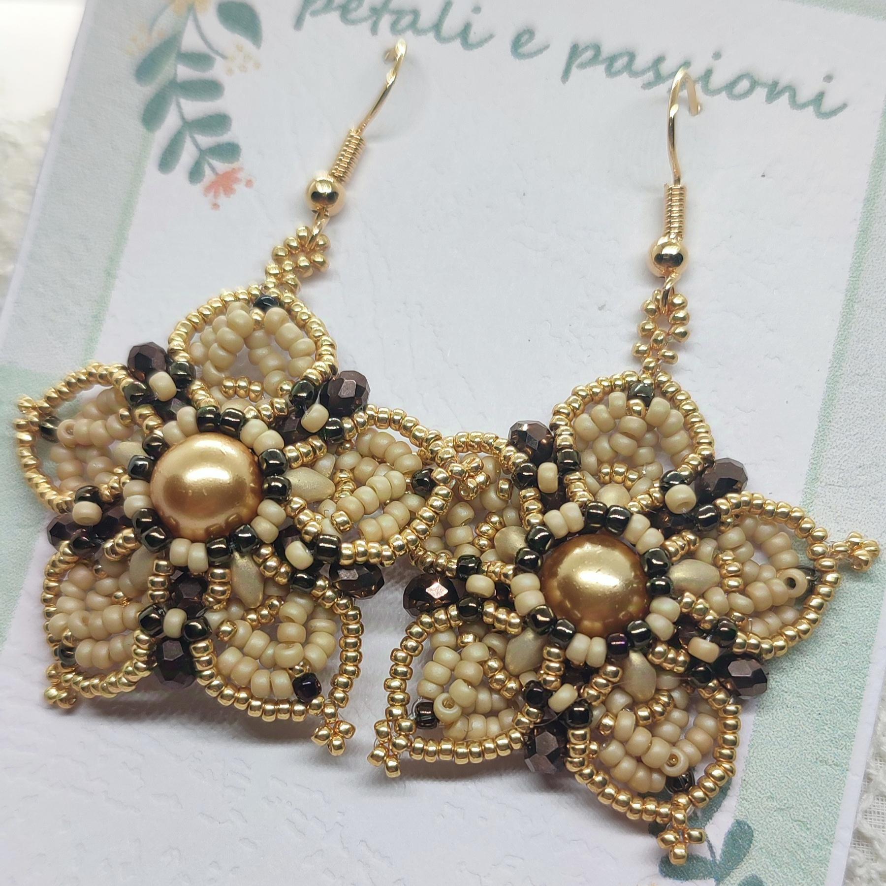 Orecchini NARCISO - beige marrone in vendita su Petali e Passioni Bijoux
