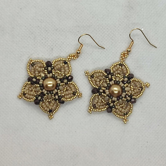 Orecchini NARCISO - beige marrone in vendita su Petali e Passioni Bijoux