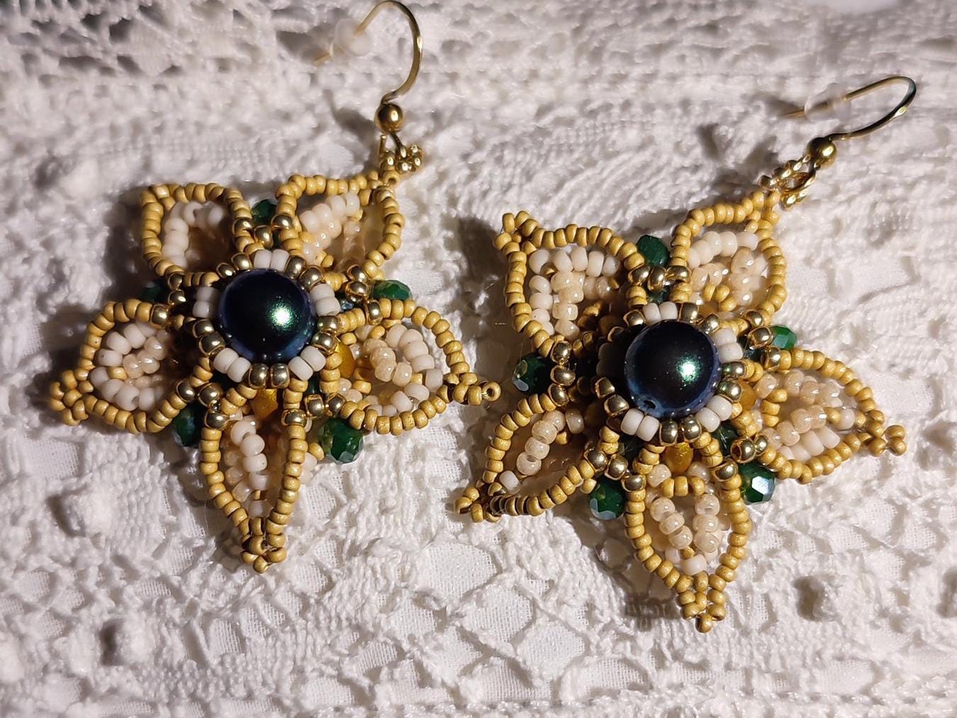 Orecchini NARCISO - verde beige in vendita su Petali e Passioni Bijoux