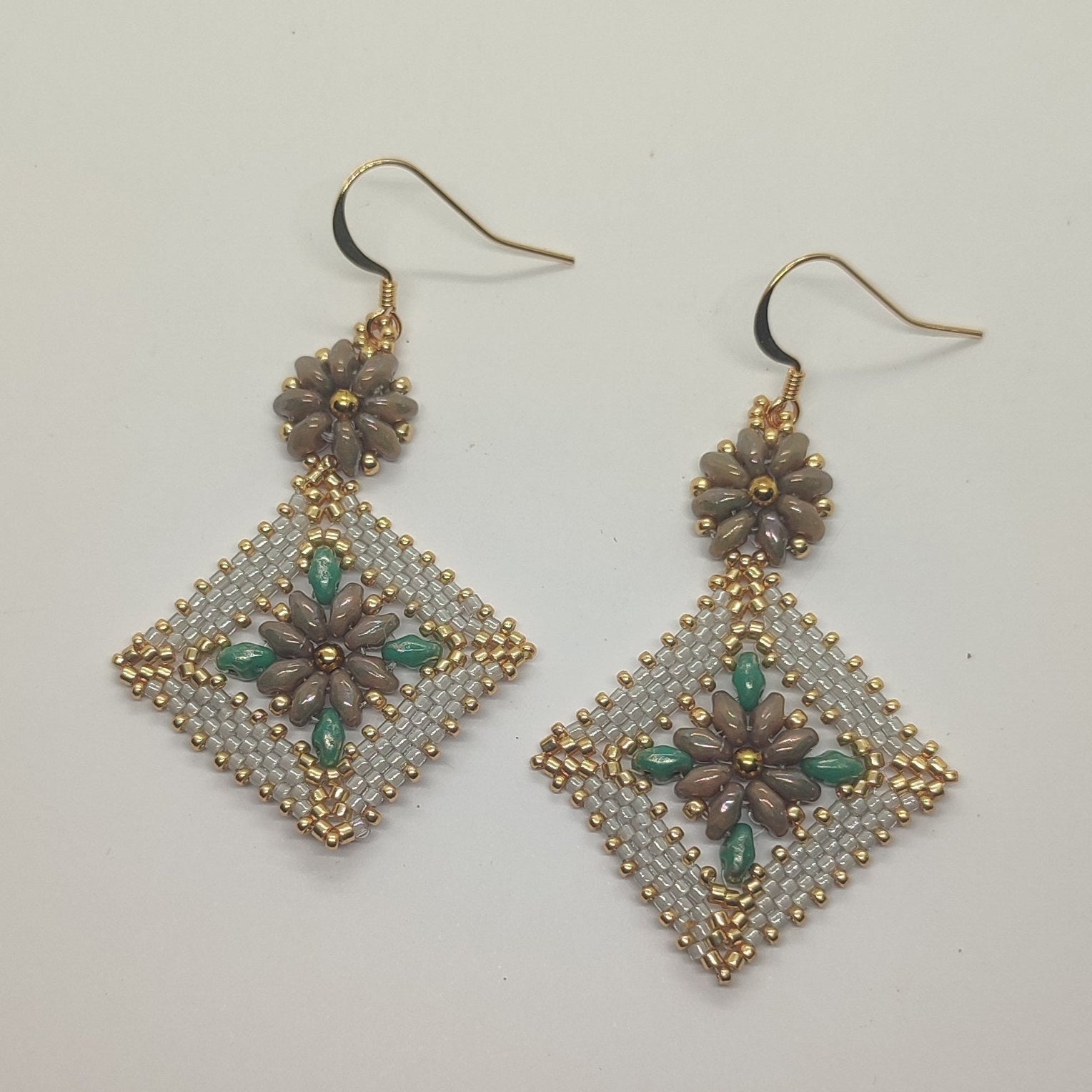 Orecchini NEFERTARI - Avorio, tortora in vendita su Petali e Passioni Bijoux