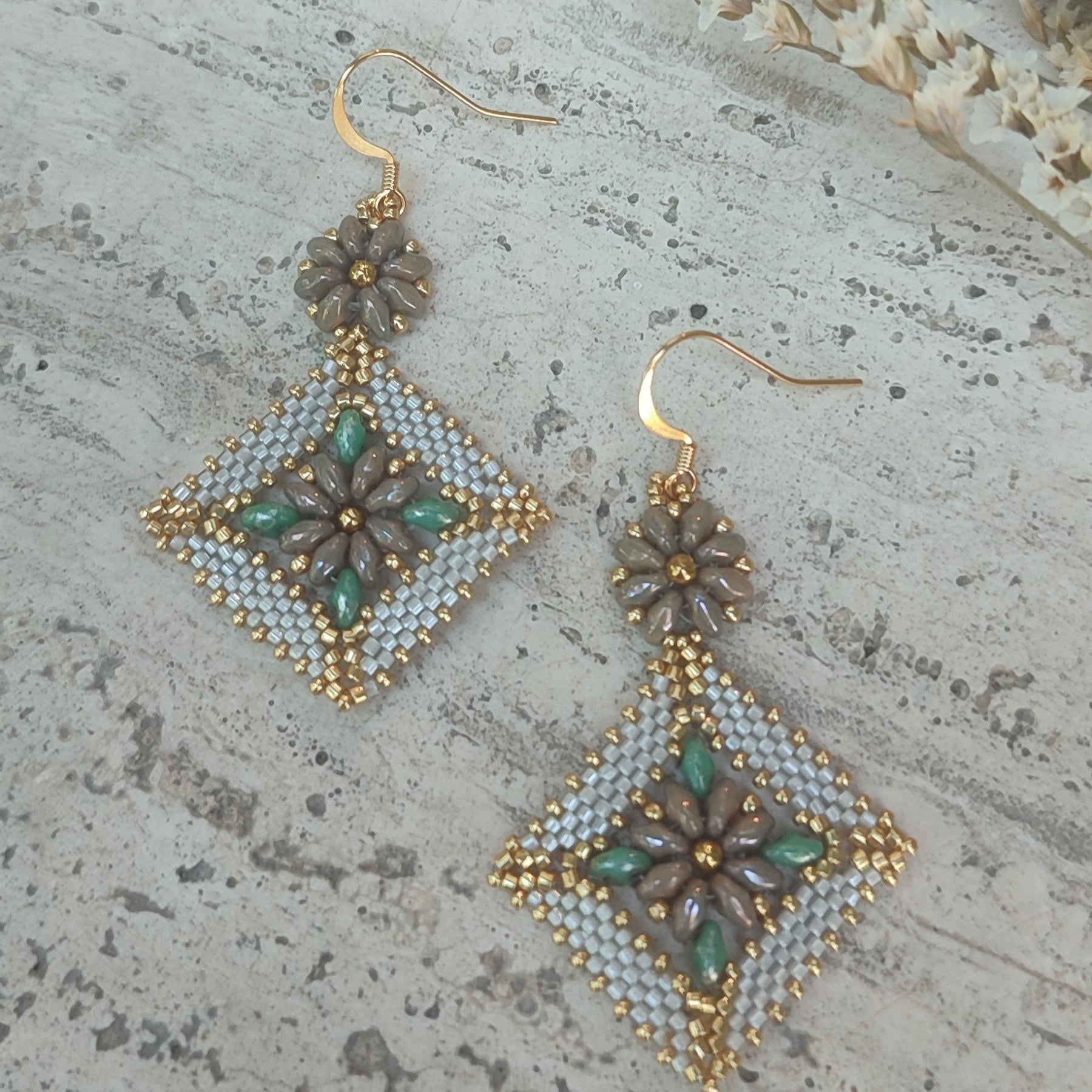 Orecchini NEFERTARI - Avorio, tortora in vendita su Petali e Passioni Bijoux