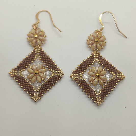 Orecchini NEFERTARI - Nocciola, beige p. in vendita su Petali e Passioni Bijoux