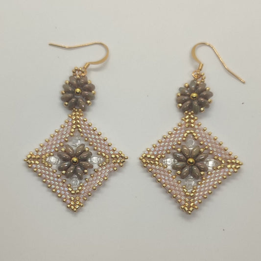 Orecchini NEFERTARI - Panna, tortora neb. in vendita su Petali e Passioni Bijoux