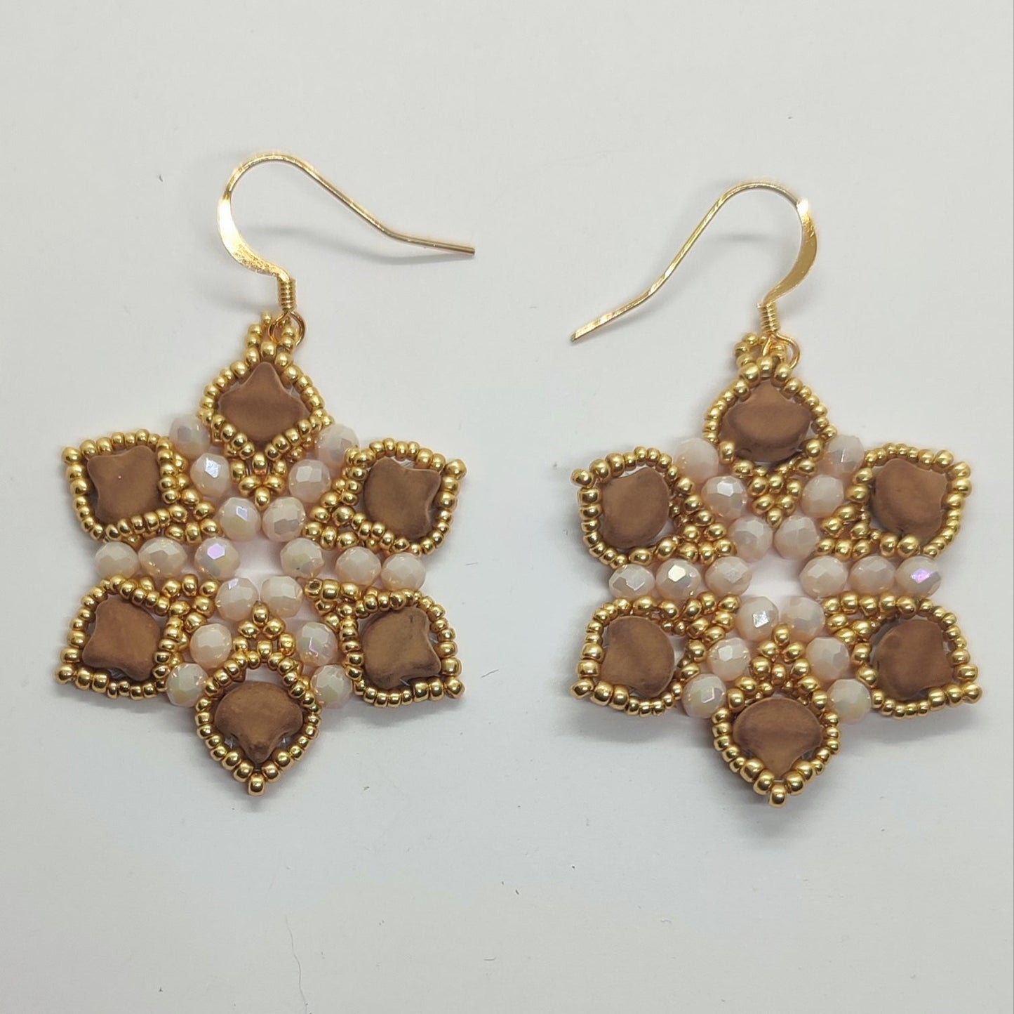 Orecchini NINFA - beige, marrone in vendita su Petali e Passioni Bijoux