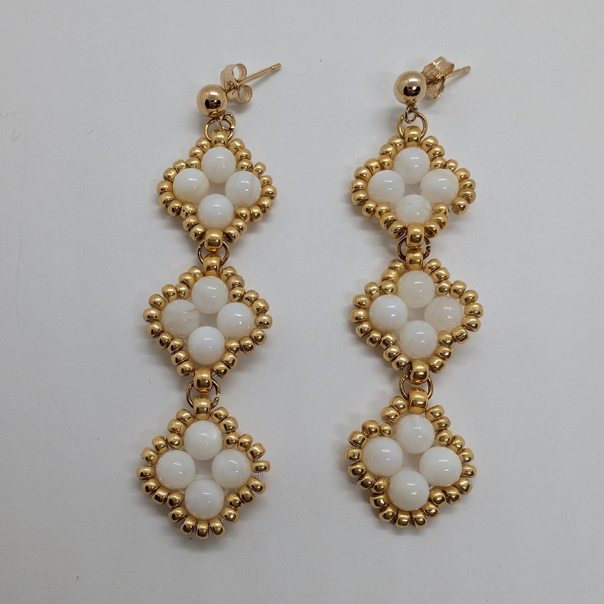 Orecchini QUADRIFOGLIO Triple Drop - Madreperla in vendita su Petali e Passioni Bijoux