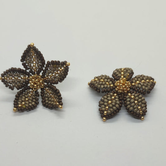 Orecchino CLEMATIS - Tortora in vendita su Petali e Passioni Bijoux