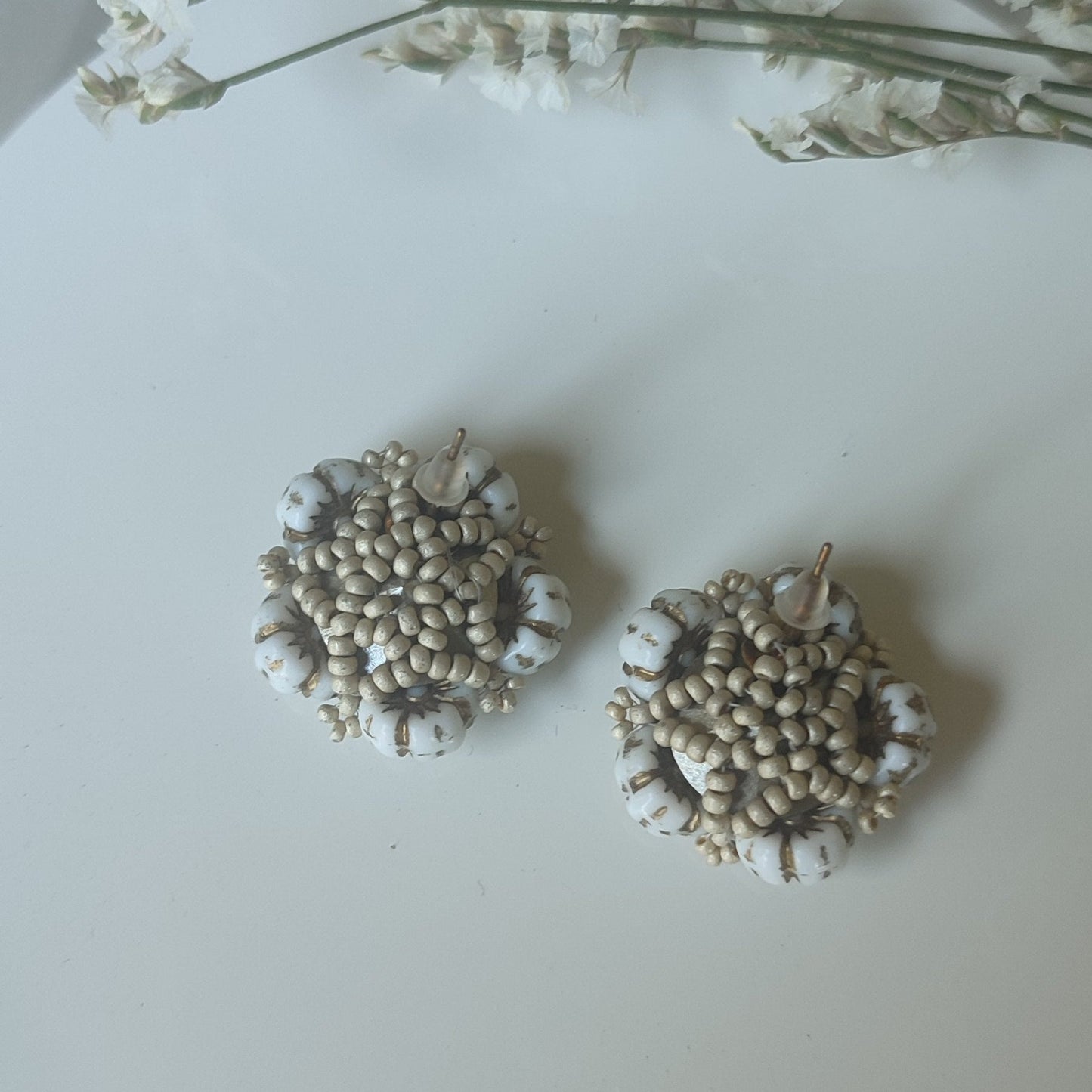 Qrecchini FEDORA - bianco in vendita su Petali e Passioni Bijoux
